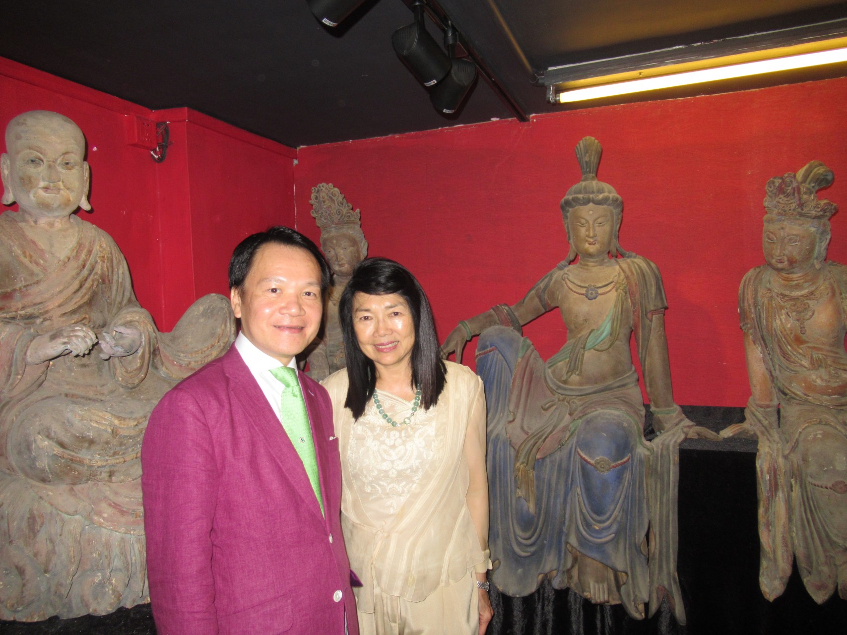 熱烈歡欣澳門霍英東基金會霍麗萍伉儷主持《中國古代卓越大型木雕佛教藝術館》開幕儀式。
