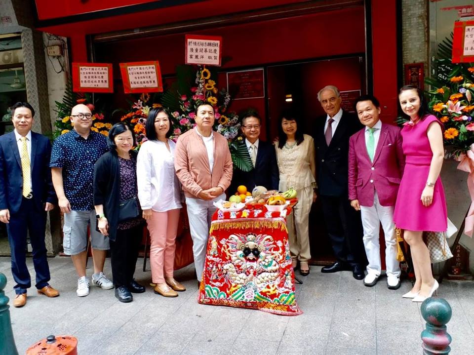 Grand opGrand opening ceremony of the Chinese ancient outstanding large wood Buddhist artistic statues gallery in Macao with celebrity Pat Fok and her husband John on the mid autumn festival. 熱烈歡欣澳門霍英東基金會霍麗萍伉儷主持《中國古代卓越大型木雕佛教藝術館》開幕儀式。ening ceremony of the Chinese ancient outstanding large wood Buddhist artistic statues gallery in Macao with celebrity Pat Fok and her husband John on the mid autumn festival. 熱烈歡欣澳門霍英東基金會霍麗萍伉儷主持《中國古代卓越大型木雕佛教藝術館》開幕儀式。
